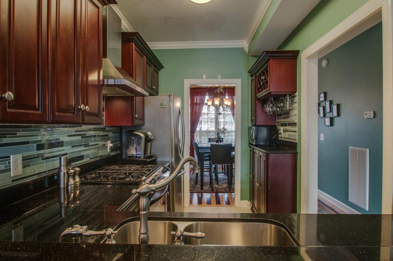 Vacation Home 5 Mins To Down Town 2 Bedrooms 2 Baths Garden Area Hot Tub Nashville Eksteriør billede