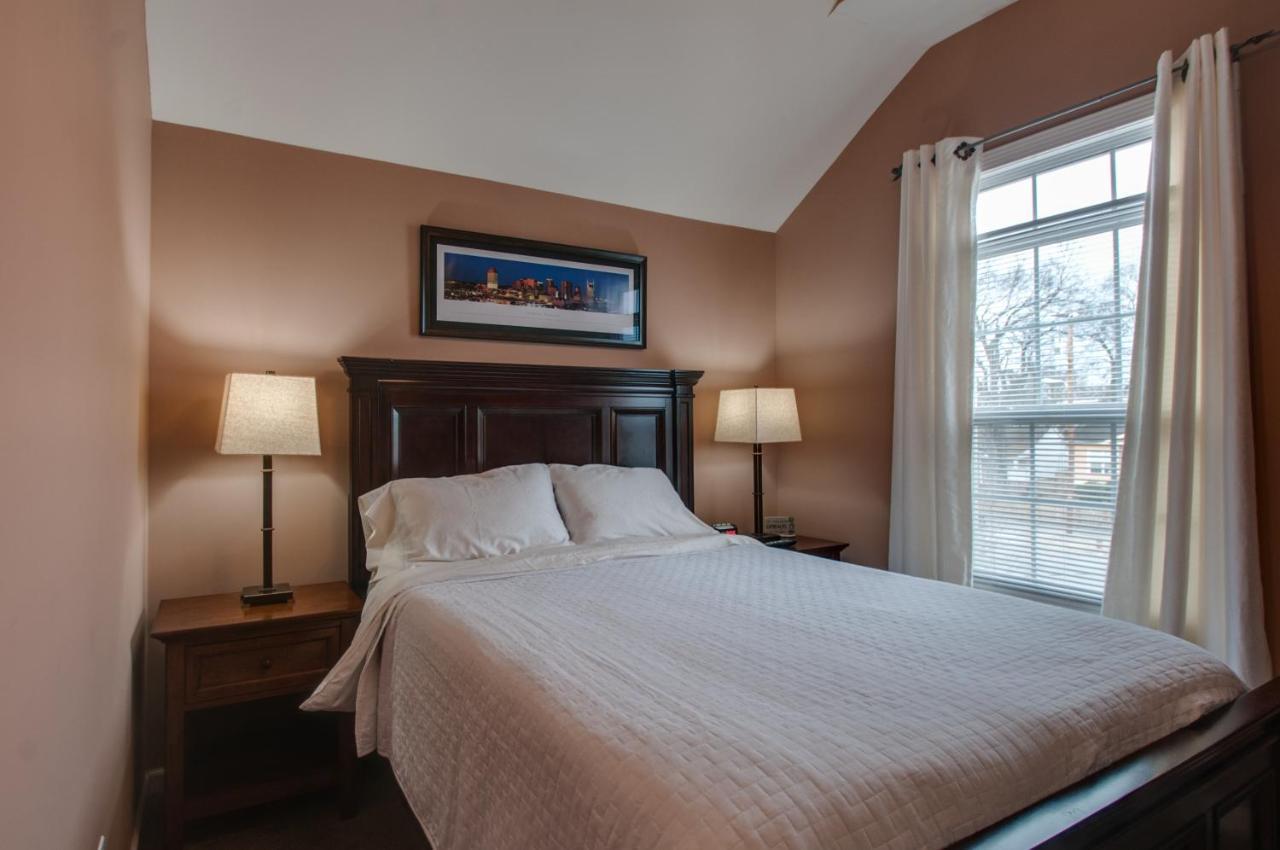Vacation Home 5 Mins To Down Town 2 Bedrooms 2 Baths Garden Area Hot Tub Nashville Eksteriør billede