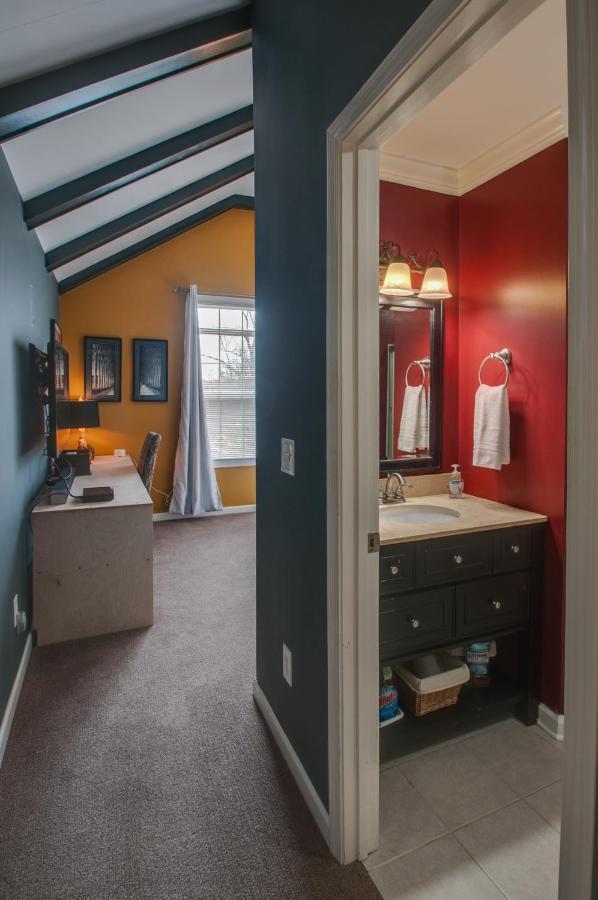 Vacation Home 5 Mins To Down Town 2 Bedrooms 2 Baths Garden Area Hot Tub Nashville Eksteriør billede