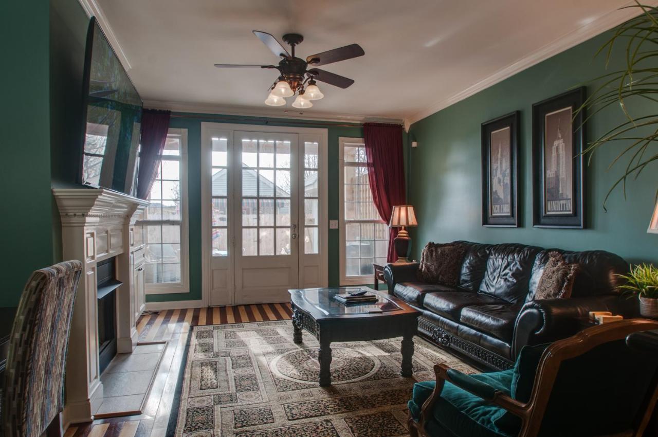 Vacation Home 5 Mins To Down Town 2 Bedrooms 2 Baths Garden Area Hot Tub Nashville Eksteriør billede