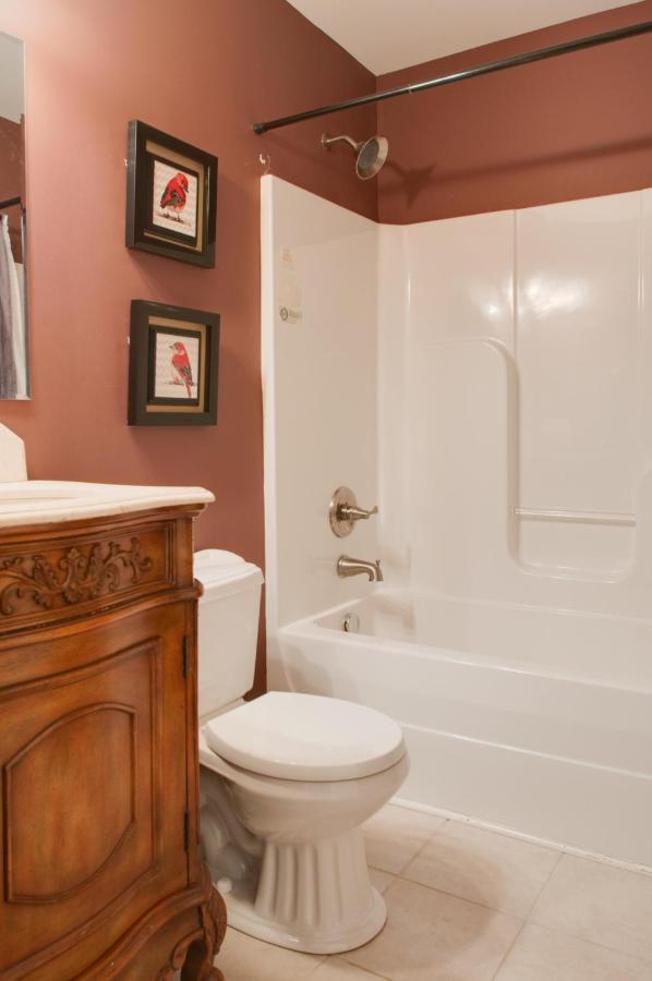 Vacation Home 5 Mins To Down Town 2 Bedrooms 2 Baths Garden Area Hot Tub Nashville Eksteriør billede